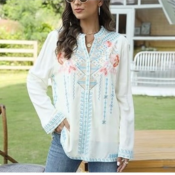 NWT Embroidered White and Blue Women's Tunic - Picture 8 of 8